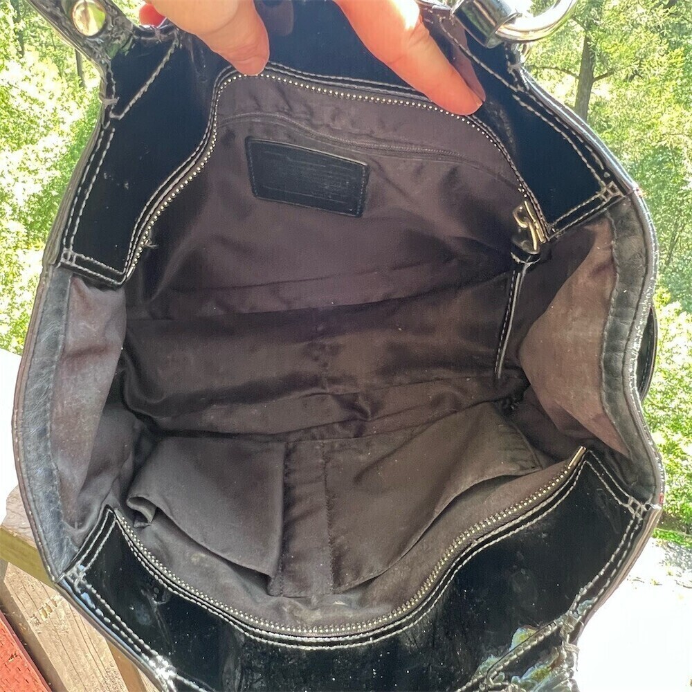 VINTAGE COACH Black Embossed Patent Leather Shoulder Bag Tote Silver Hardware - Picture 10 of 11